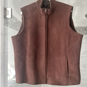 Lands End faux suede brown vest, Sherpa lined. Full zip with pockets, size XL